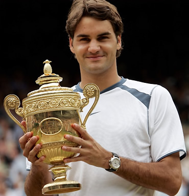 Federer with wimbledon trophy
