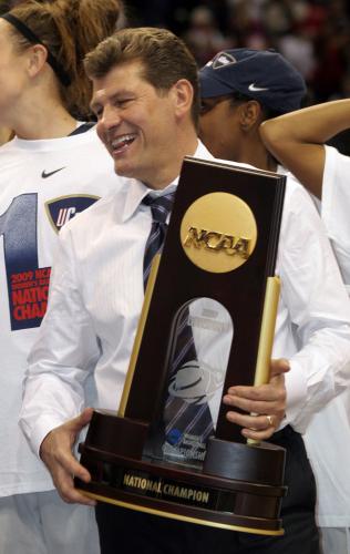 coach auriemma picture 3